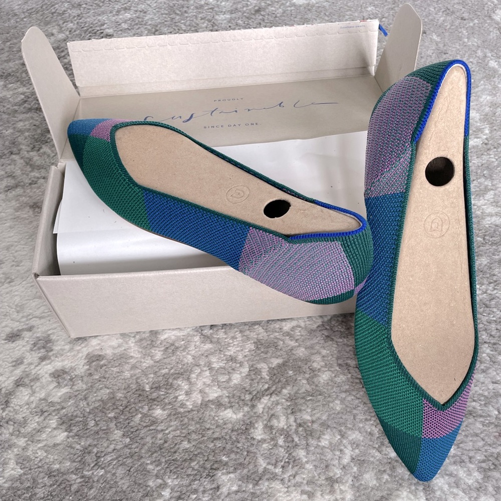 RARE NIB Rothy's The Point DISCONTINUED COLOR “Sugared Berry” vegan flats